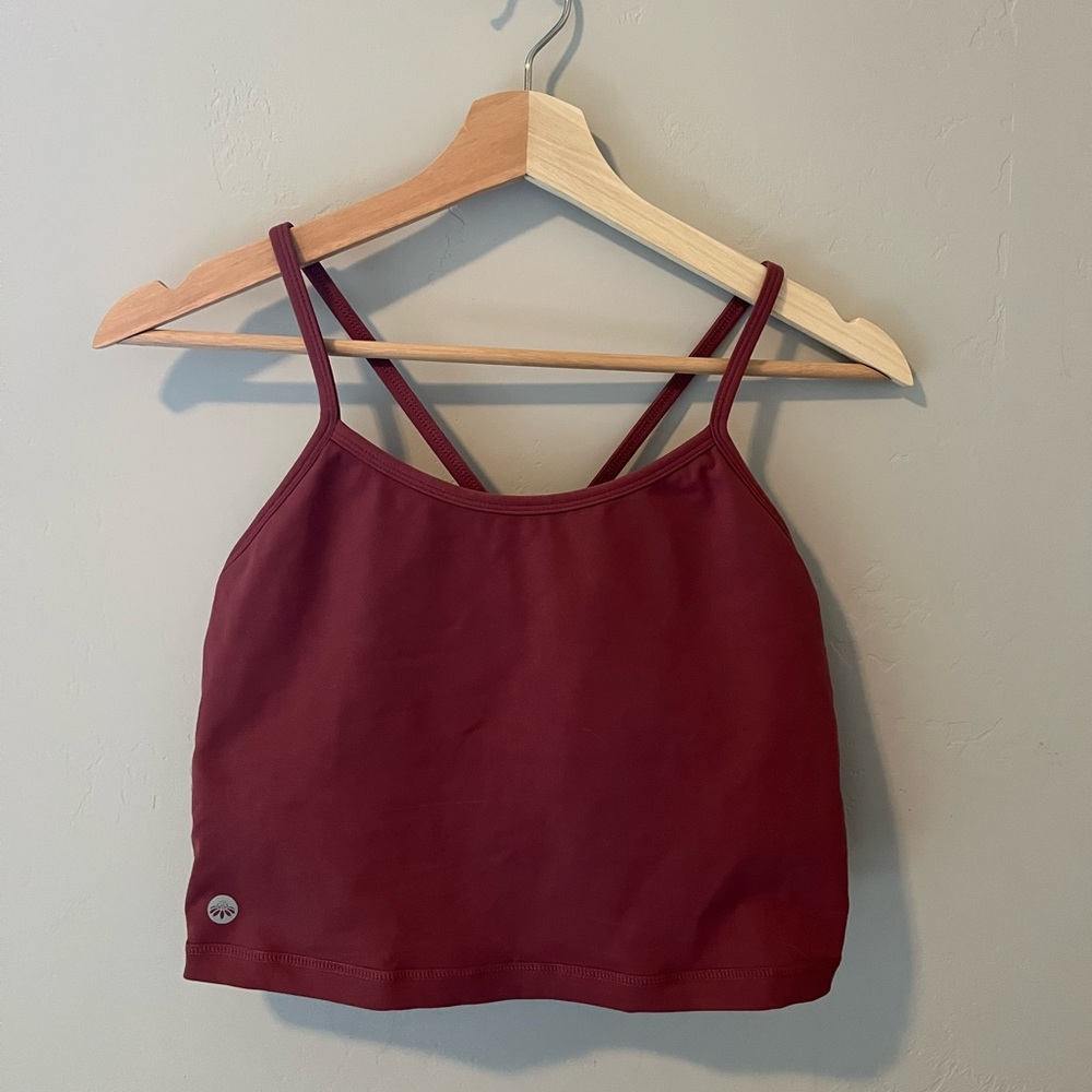 Senita Athletics Ava crop